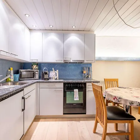 Large In The Vacation Center Whirlpool Dom wakacyjny Diemtigen