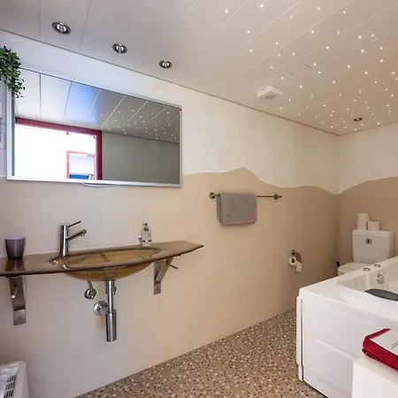 Vakantiehuis Large In The Vacation Center Whirlpool *