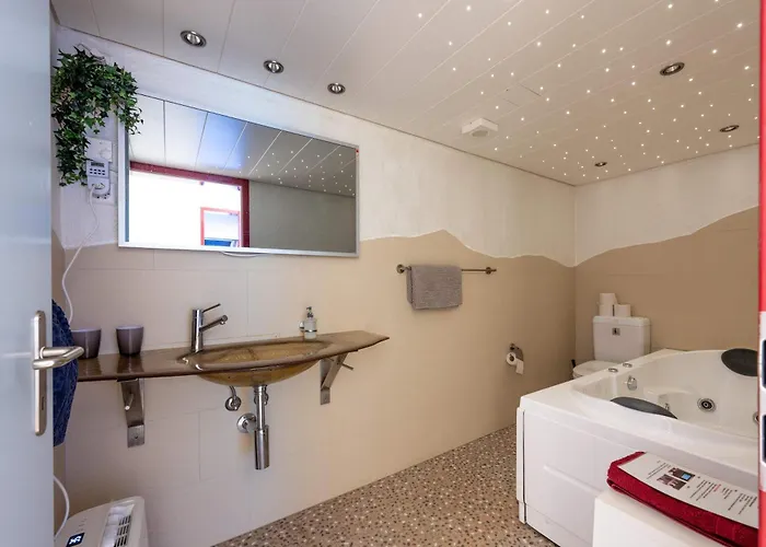 Casa vacanze Large In The Vacation Center Whirlpool *